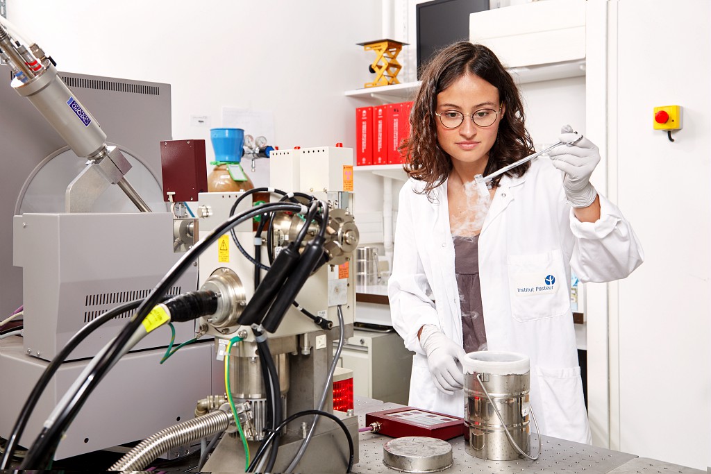 El programa ‘Para las Mujeres en la Ciencia’ abre su convocatoria 2018
