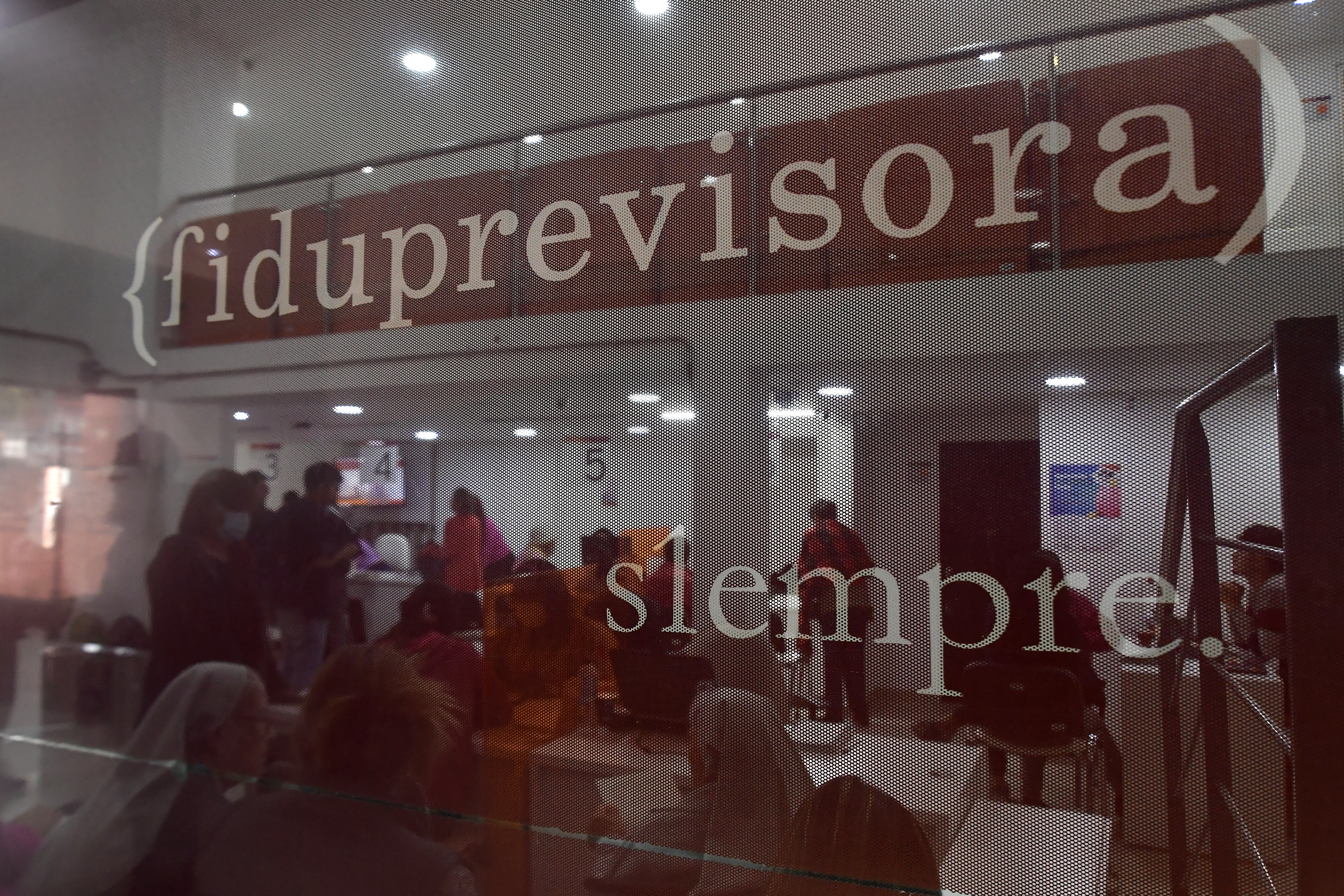 Gallego sale de la Fiduprevisora, en medio de tensiones por salud del magisterio