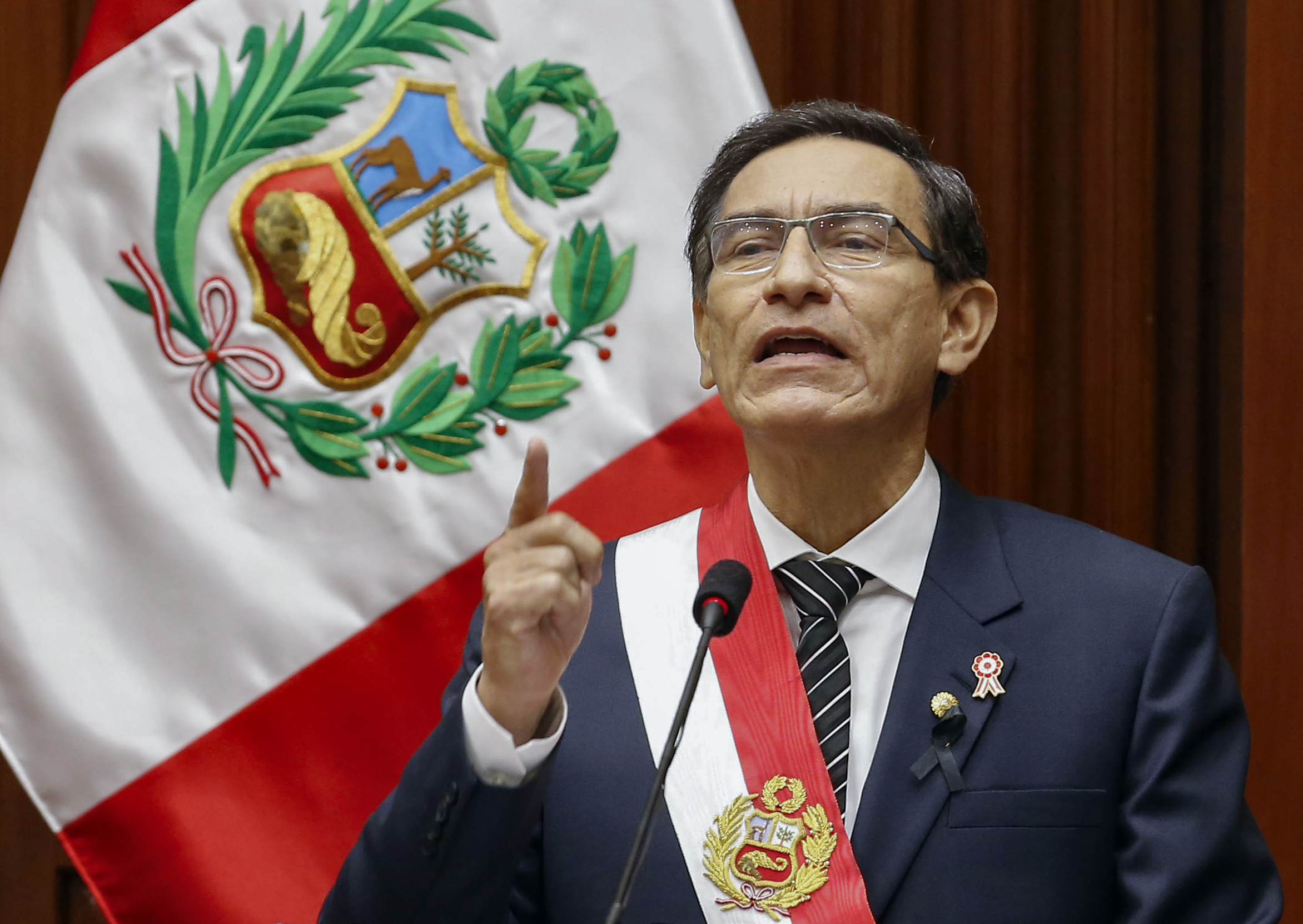 Organizaciones internacionales cuestionan la destitución de Martín Vizcarra