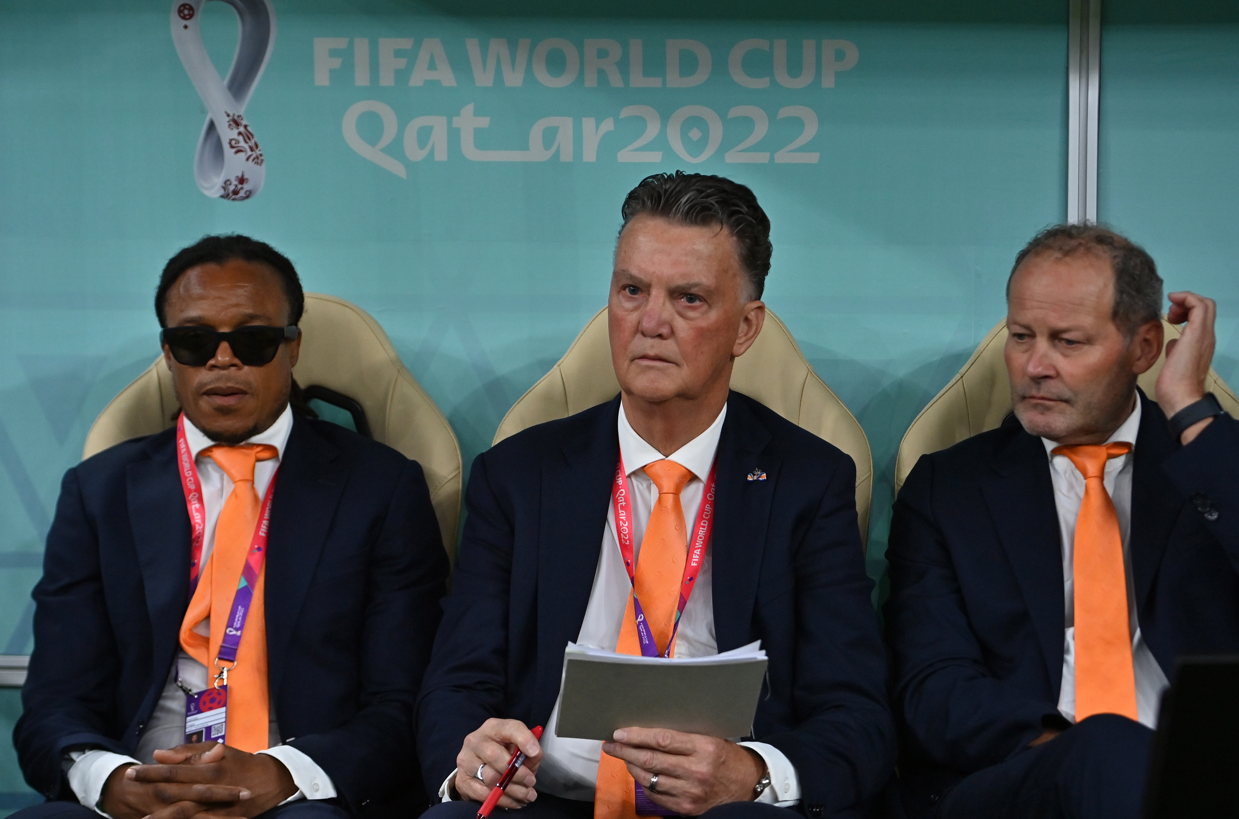 Lusail (Qatar), 09/12/2022.- Head coach of the Netherlands, Louis van Gaal (C) reacts during the FIFA World Cup 2022 quarter final soccer match between the Netherlands and Argentina at Lusail Stadium in Lusail, Qatar, 09 December 2022. (Mundial de Fútbol, Países Bajos; Holanda, Estados Unidos, Catar) EFE/EPA/Noushad Thekkayil