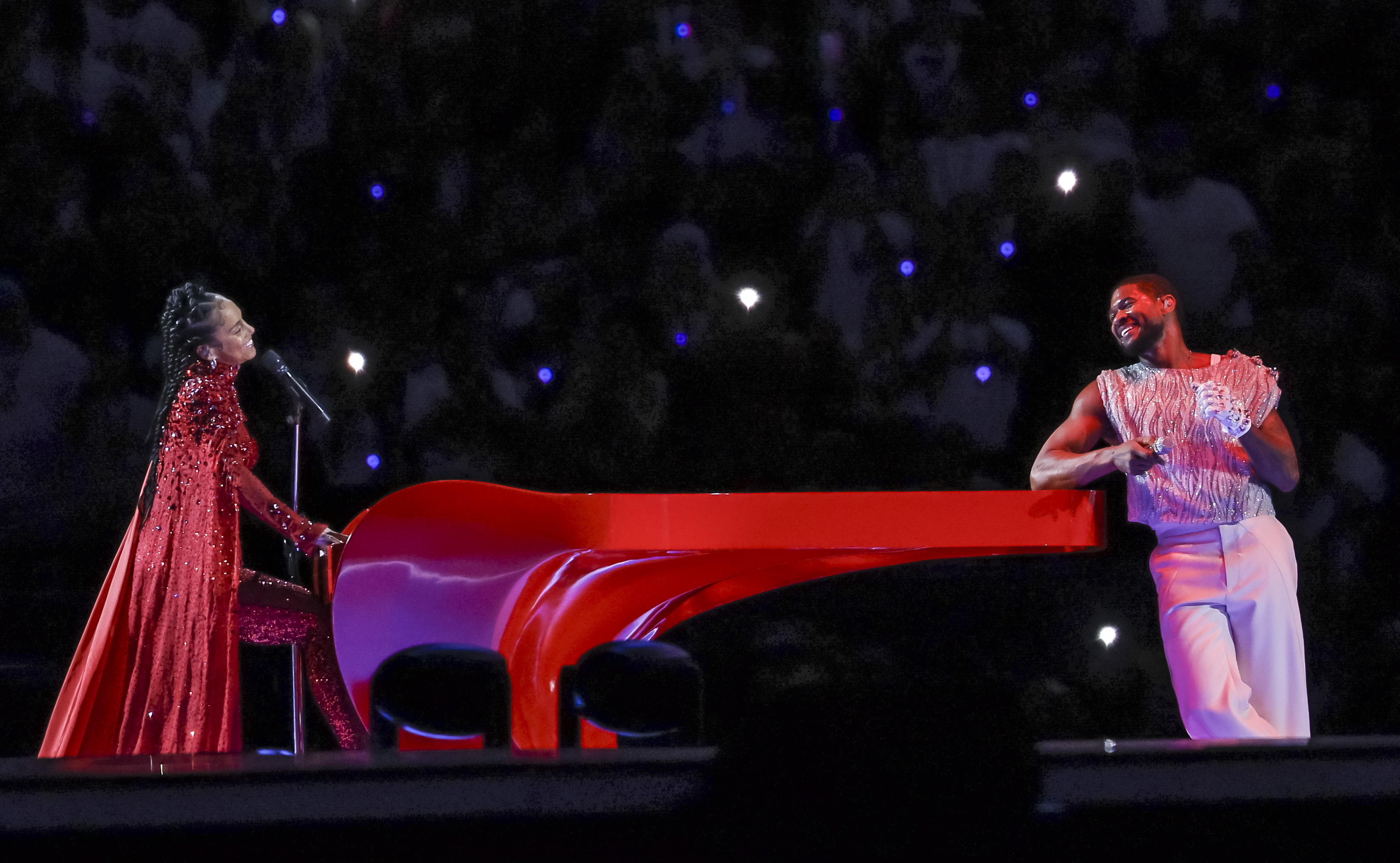 Así fue el show de medio tiempo de Usher junto a Alicia Keys en el Super Bowl