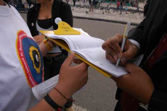 Consejo Nacional Electoral abre investigación a firmas encuestadoras