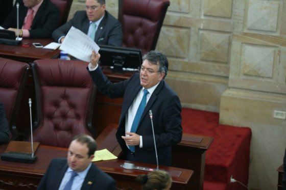 Aprueban reforma tributaria con alza de tarifa general del IVA al 19%