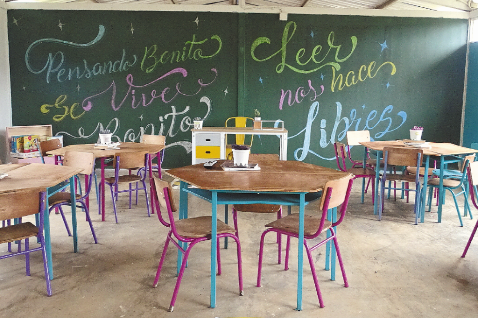 Militares  y reinsertados restauraron una escuela