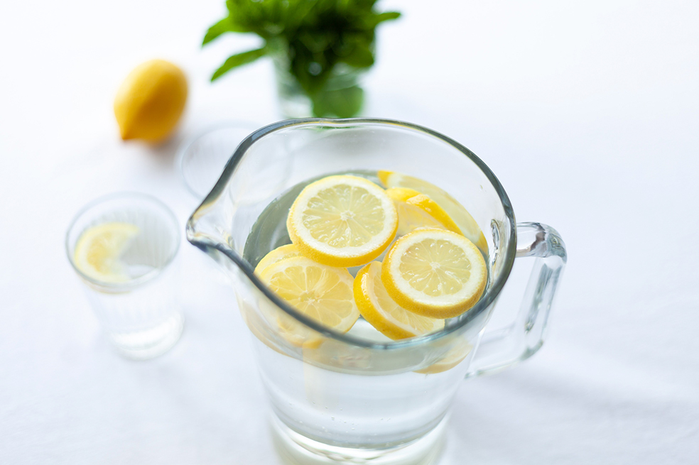 Salud: ¿Tomar agua sí ayuda a bajar de peso y a tener un mejor cuerpo?