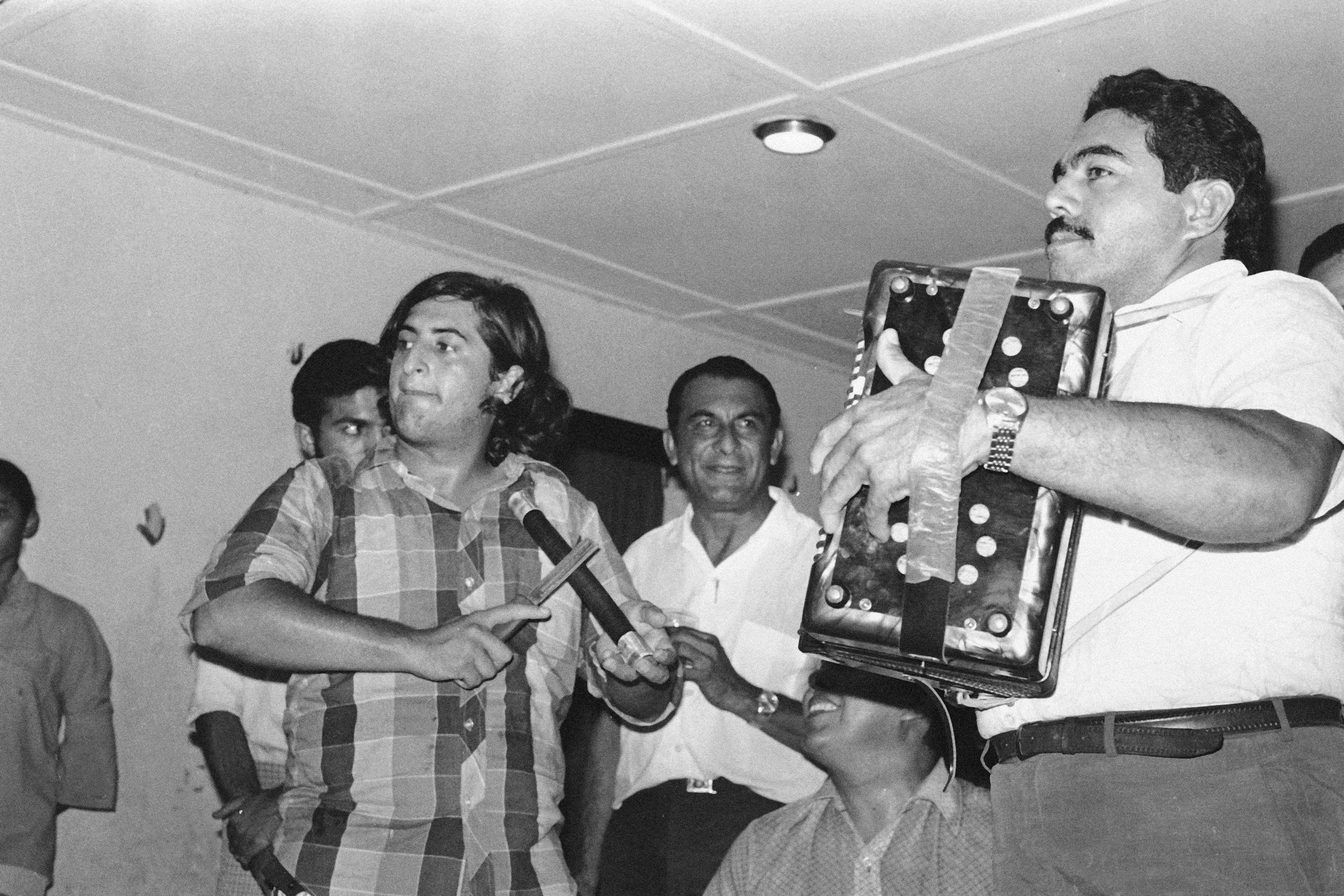 Jorge Oñate toda la vida escuchó las creaciones de Luis Enrique Martínez, Alejo Durán, Juancho Polo, Calixto Ochoa y Lisandro Mesa, pero en un comienzo en su garganta tenían mejor eco las canciones de Joselito de España y las baladas de Óscar Golden.