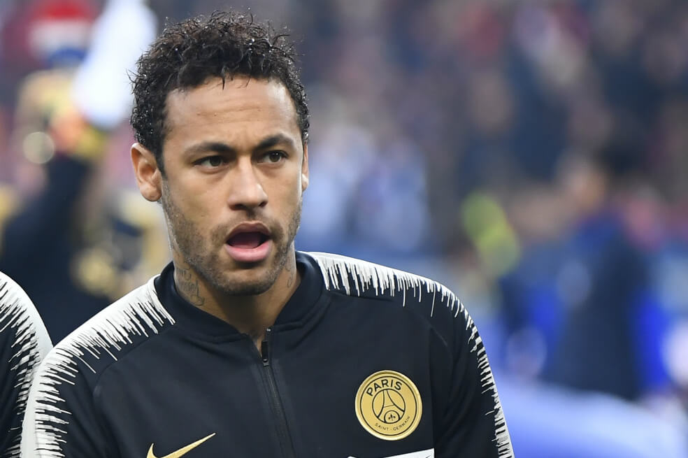 Neymar protagoniza nueva polémica: agredió a un aficionado