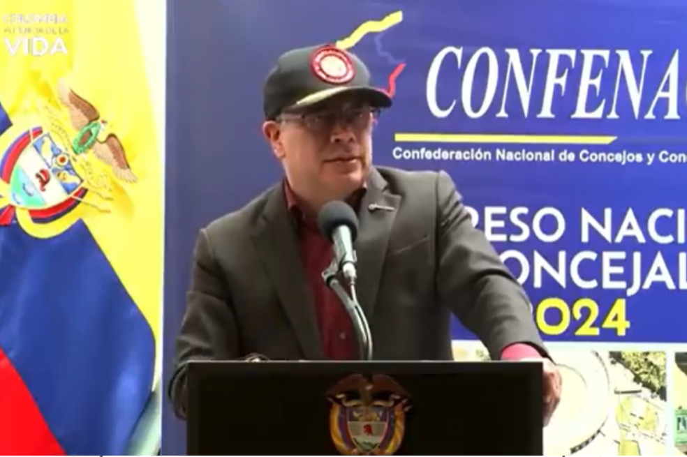 “El federalismo no tiene sentido si no hay democracia local”: Petro a Name