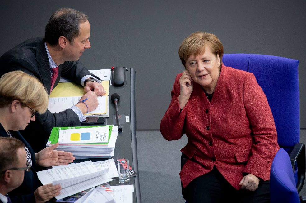 Ángela Merkel, forzada a retrasar viaje a Buenos Aires por problema técnico en su avión