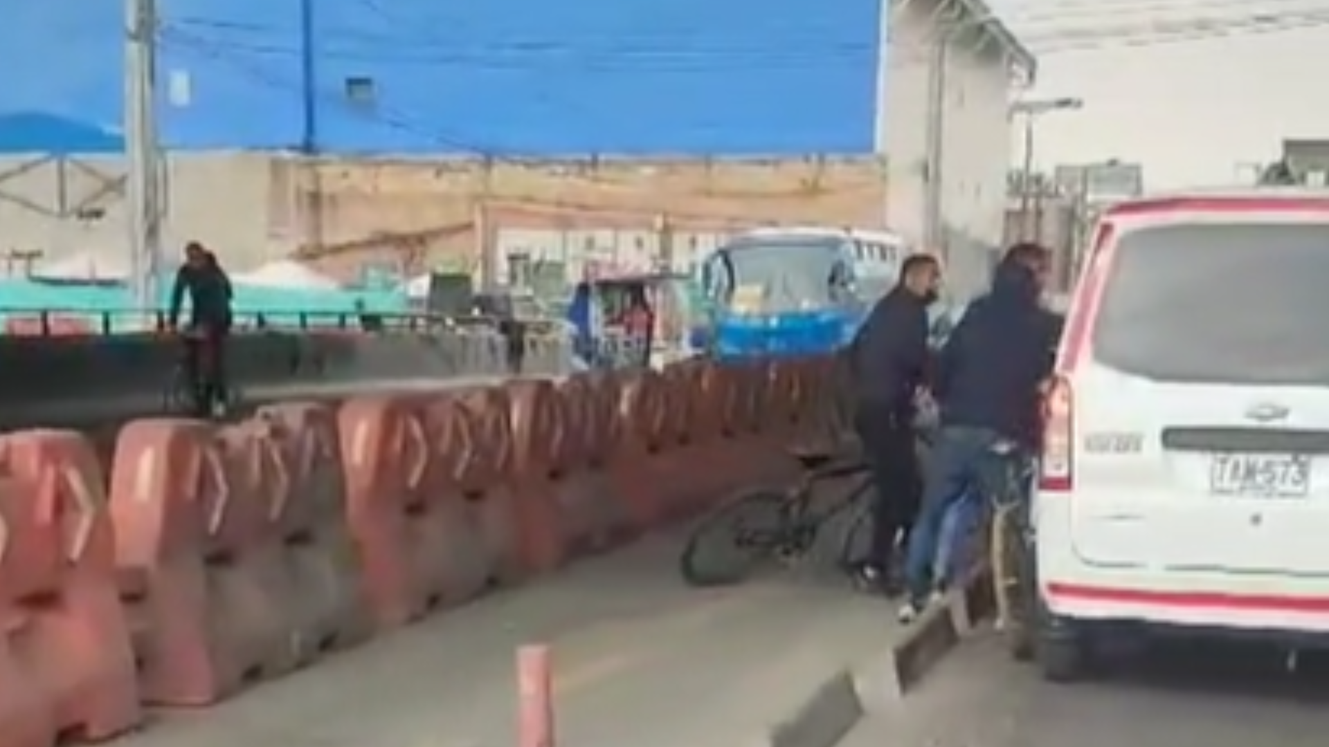 Video: ladrones en bicicleta aprovechan los trancones para robar en Bogotá