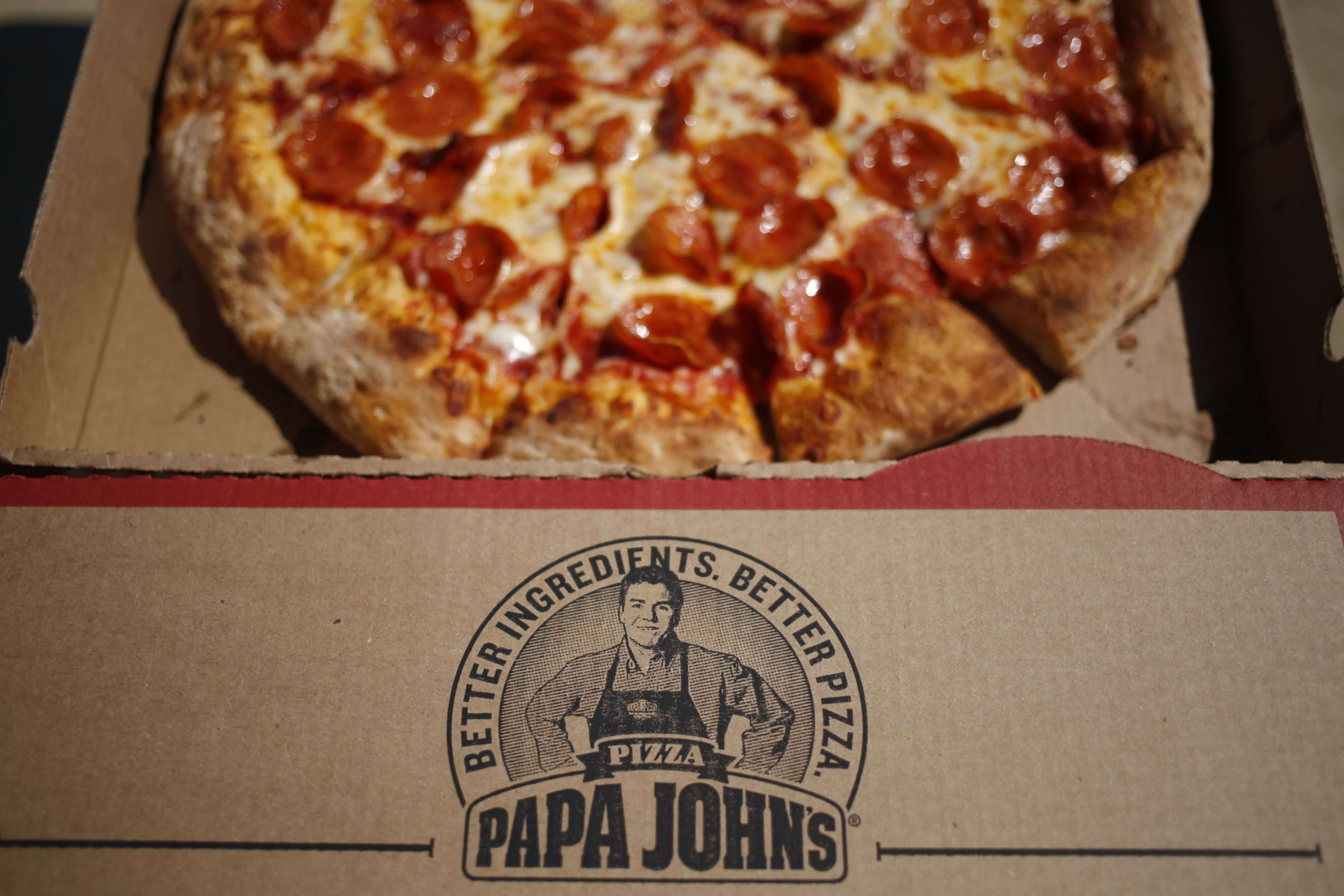 CEO despedido de Papa John’s dice que la cadena está mal administrada