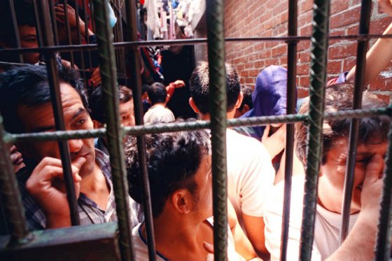 Cien detenidos hacinados en un calabozo en Medellín
