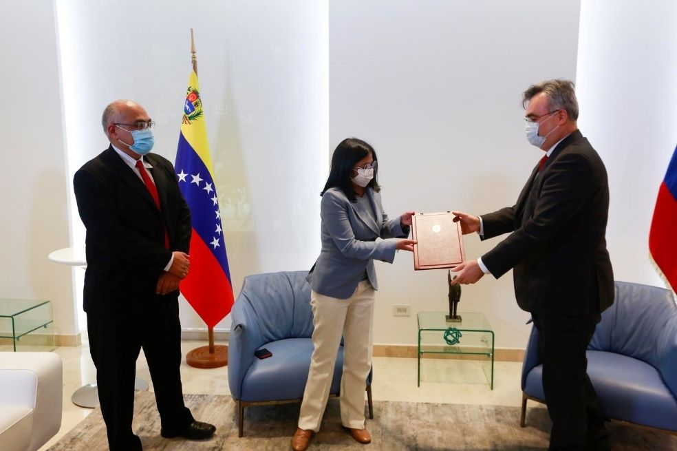 Venezuela vacunará contra el COVID-19 a todos los que residan en su territorio