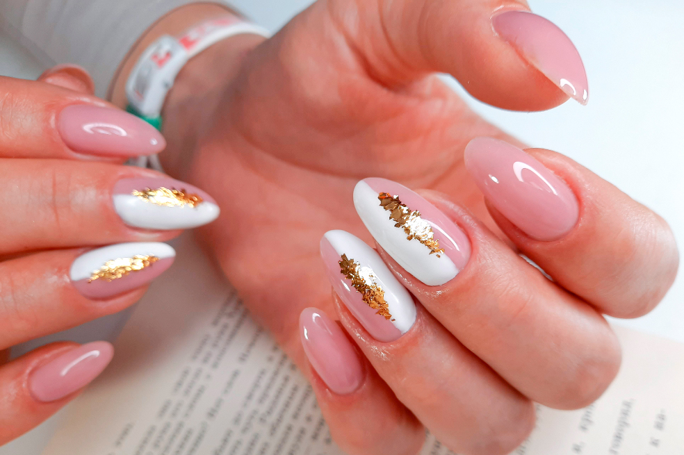 Ideas de uñas para deslumbrar en las novenas navideñas 2024: aún estás a tiempo