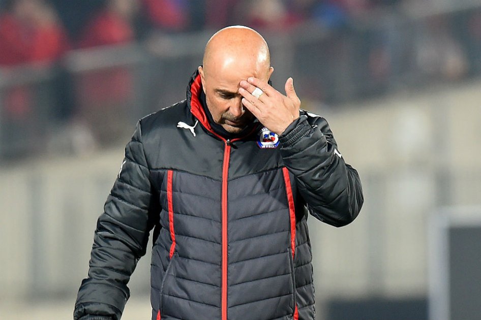 Reordenar la defensa de Chile sin Jara, el reto de Sampaoli