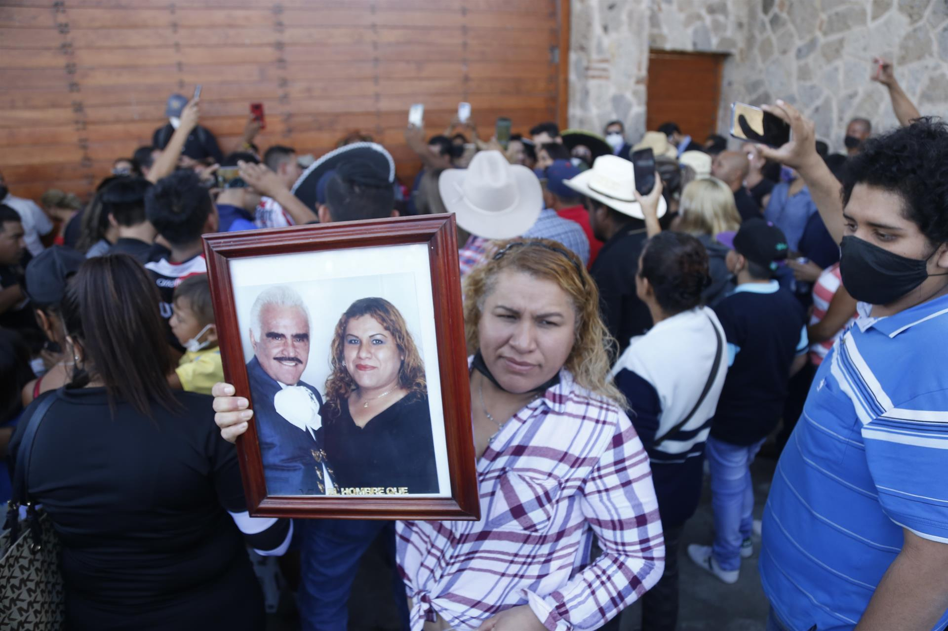 Volver, Volver es también otra de las canciones que sonará durante el funeral del cantante mexicano. Así lo expresó en vida Vicente Fernández.