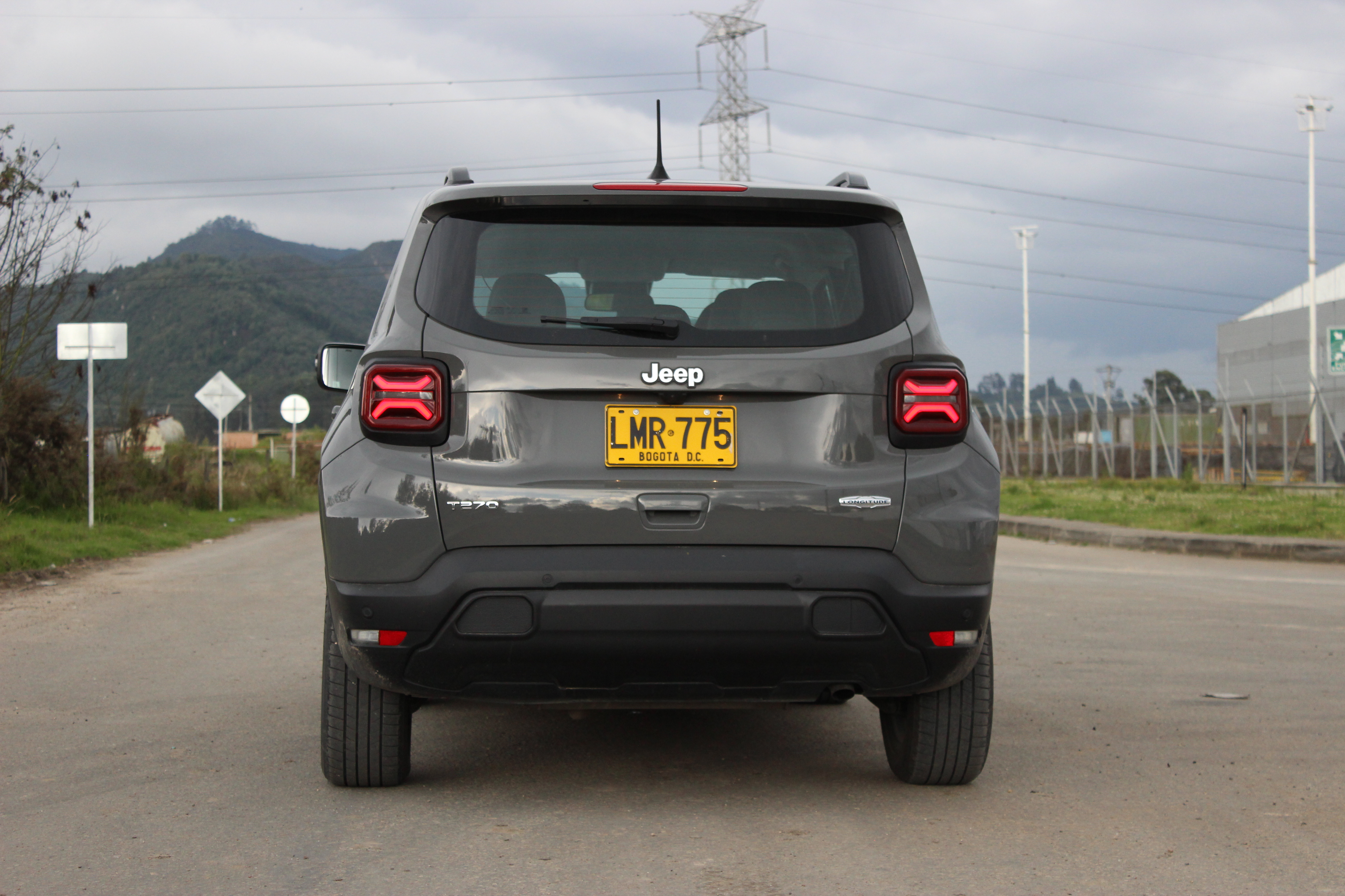 Su altura al piso es de 186 mm para la versión Sport, de entrada.