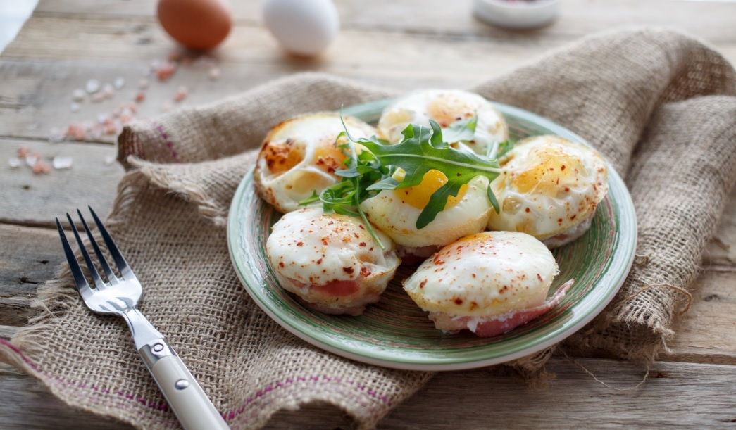 Paso a paso para hacer huevos quesudos