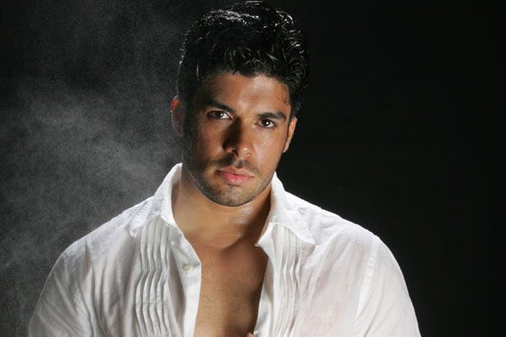 El salsero Jerry Rivera presenta su sencillo «Solo con un beso»