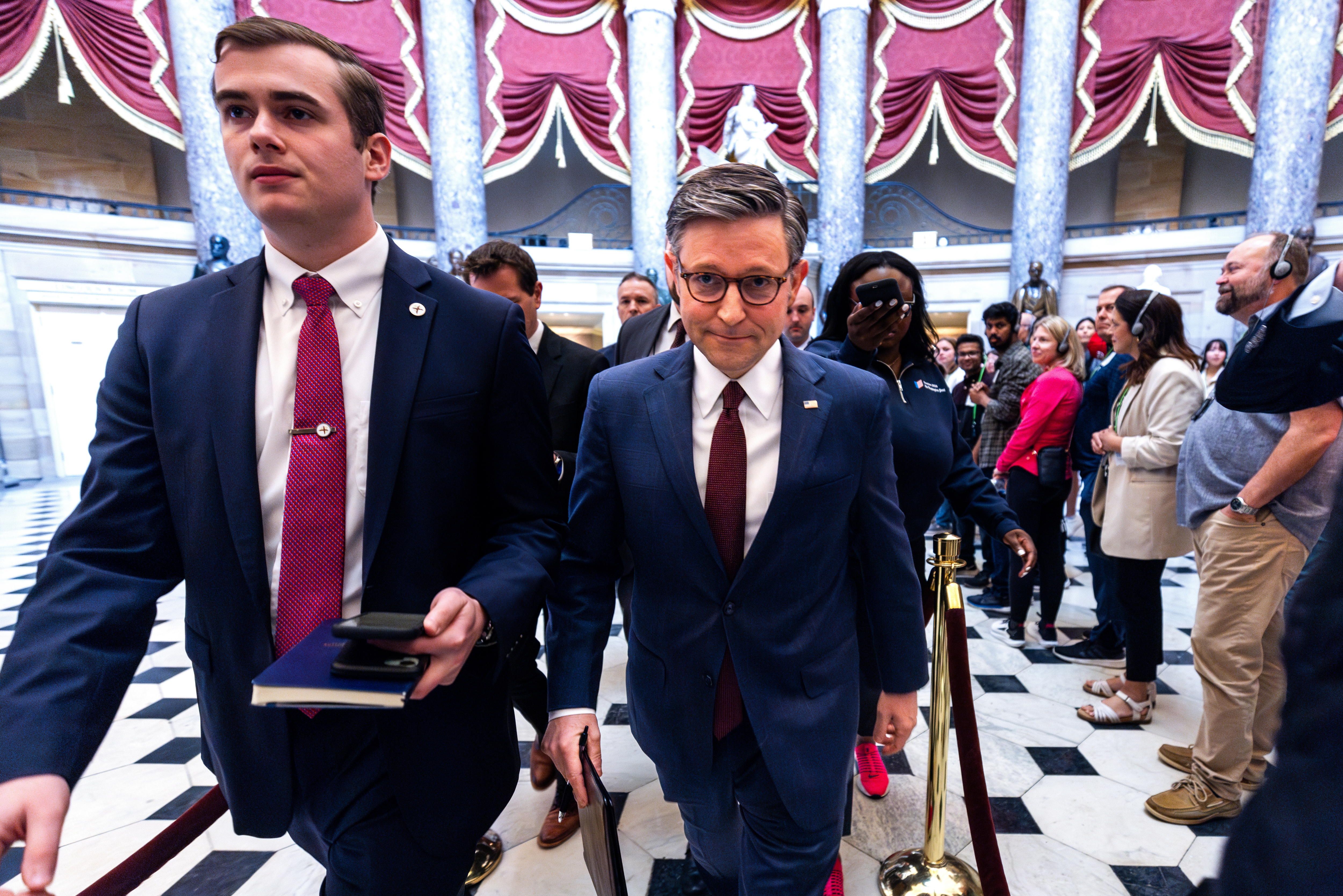 Washington (United States), 20/04/2024.- US Speaker of the House Mike Johnson (C) prepares to vote on foreign aid packages to Ukraine, Israel, and Taiwan, as well as a bill requiring TikTok's parent company to sell it or be banned, in the US Capitol in Washington, DC, USA, 20 April 2024. Senate Majority Leader Chuck Schumer has vowed to advance the foreign aid packages as soon as next week. (Ucrania) EFE/EPA/JIM LO SCALZO