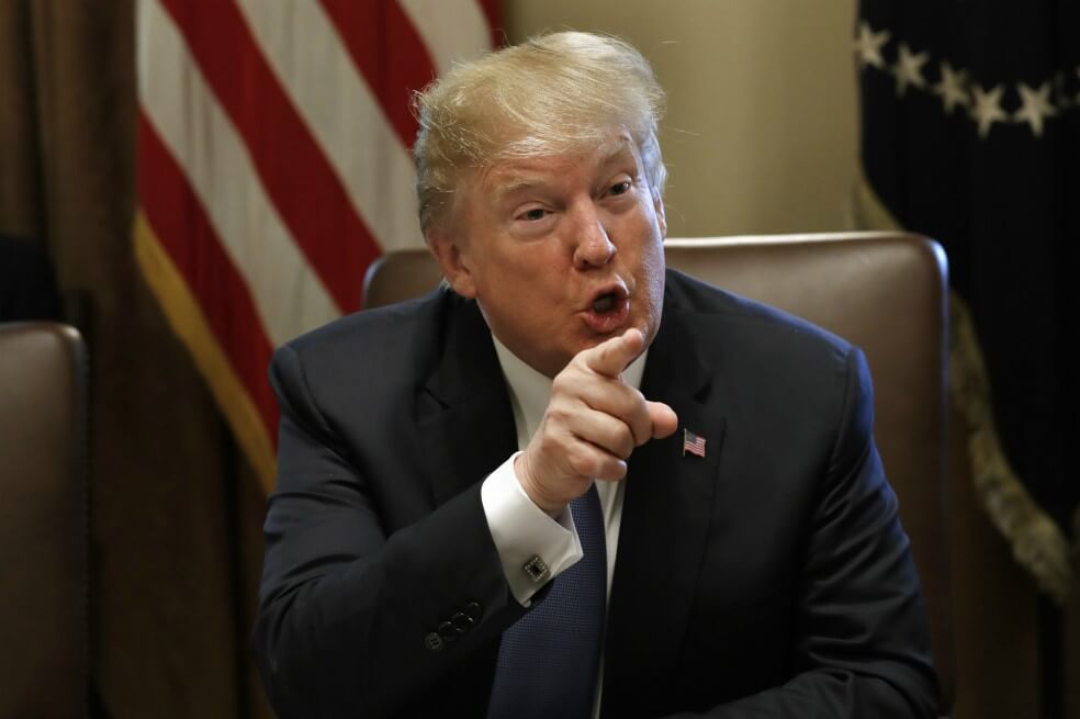 Trump cede ante temores económicos y retrasa nuevos aranceles a China
