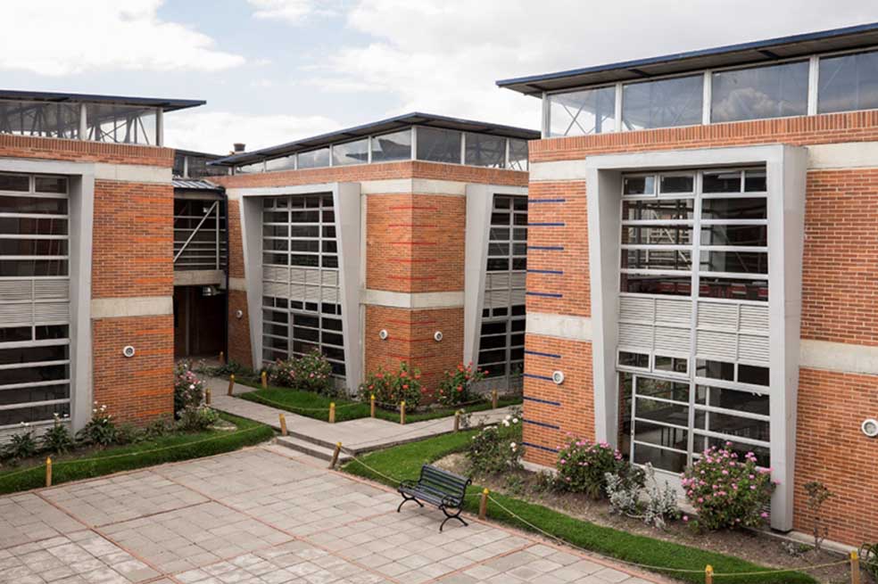 Distrito retoma tres colegios por concesión