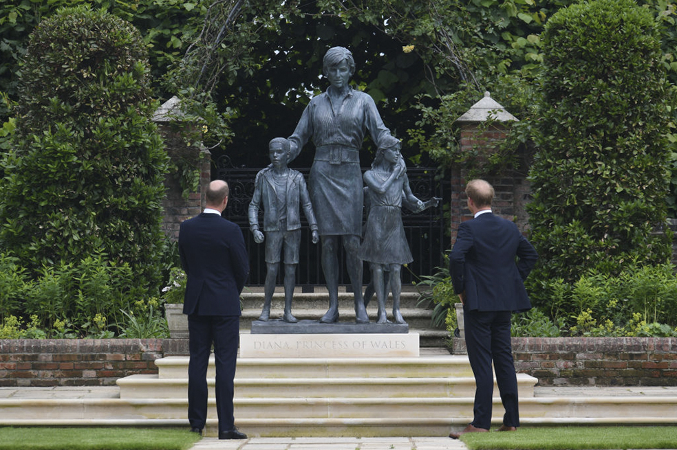 Lady Di nació el 1 de julio de 1961 y sus hijos la homenajean con esta estatua en Kensington