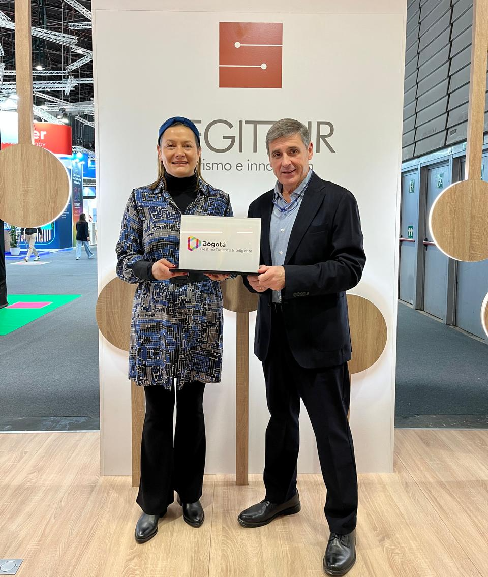 Bogotá fue recertificada en FITUR 2026 como Destino Turístico Inteligente por SEGITTUR, bajo la nueva metodología internacional.