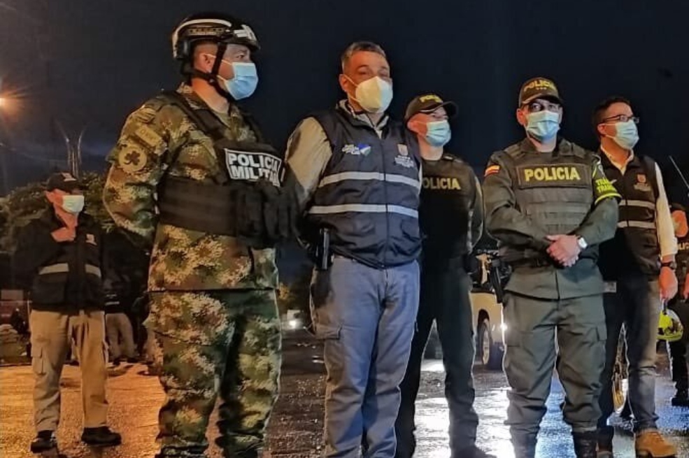 Secretario de Seguridad de Cali explicó por qué llevaba un arma durante operativo