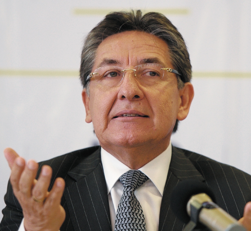 Exfiscal Martínez acusa a Leyva de buscar que Farc se quedara con 70% de sus bienes