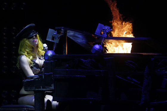 Lady Gaga se corona reina de los premios europeos MTV