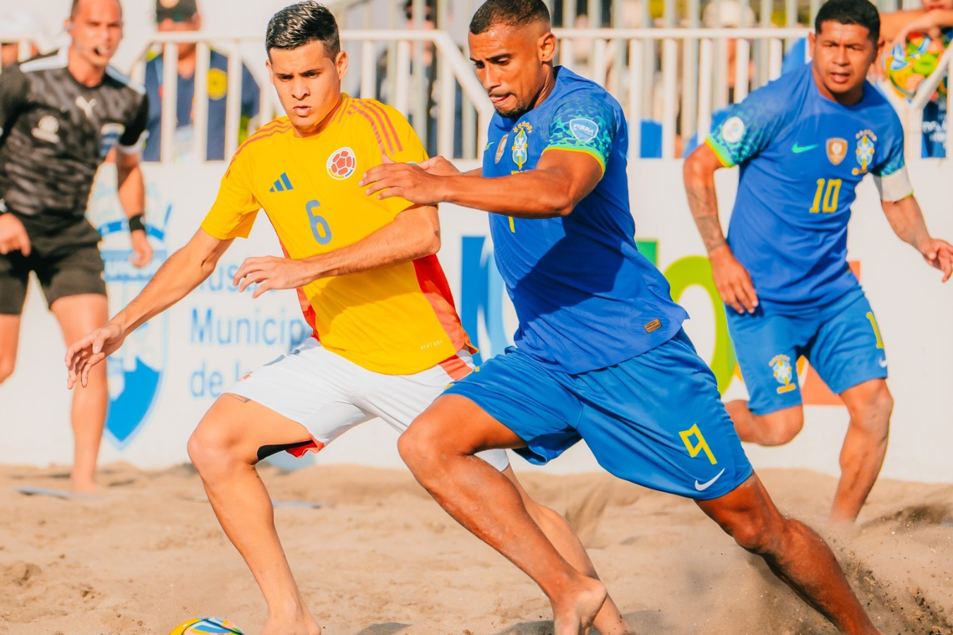 Colombia se despide de la Copa América Fútbol Playa tras caer ante Brasil