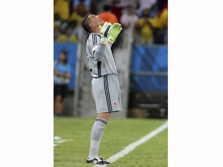 Faryd Mondragón antes de salir al terreno de juego para jugar el partido Japón vs. Colombia por la última fecha del grupo C de la Copa Mundial de la FIFA Brasil 2014 en el Arena Pantanal de Cuiabá el martes 24 de junio de ese año.