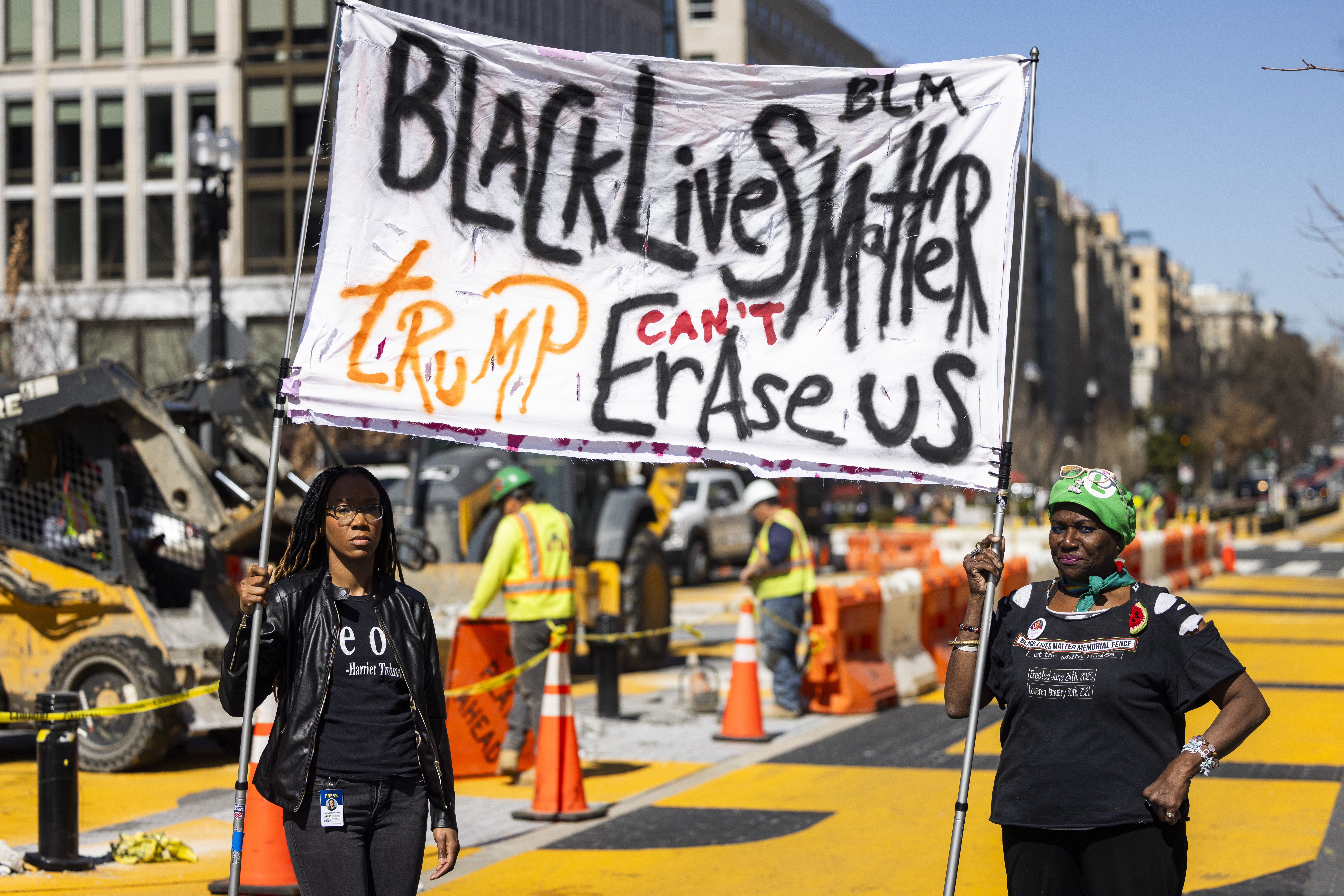 Por presión de Trump: comienzan a desmantelar la plaza Black Lives Matter