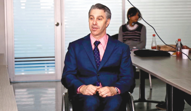 Victor Calise, tras perder la movilidad de sus piernas, se convirtió en atleta y participó en los juegos paralímpicos de Nagano, Japón, en 1998. / Secretaría de Educación