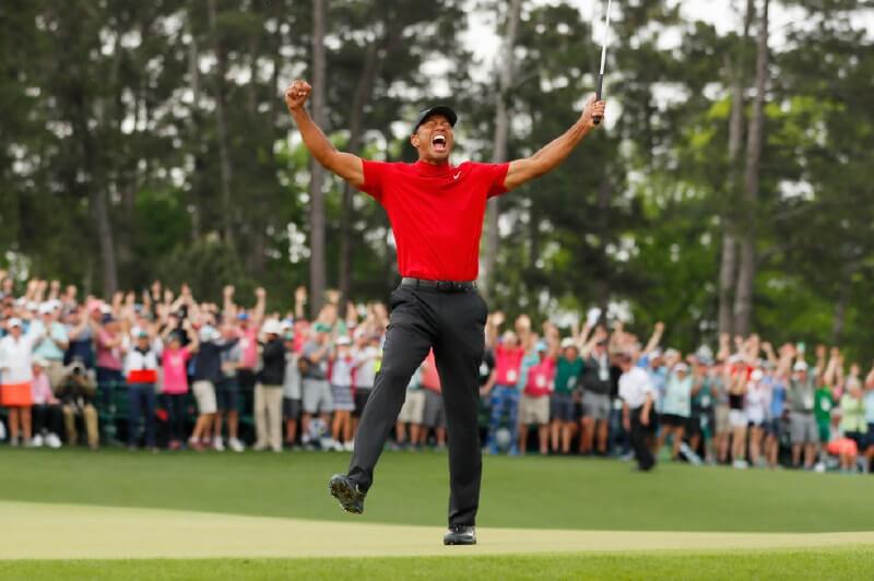 El rey del golf recuperó su trono