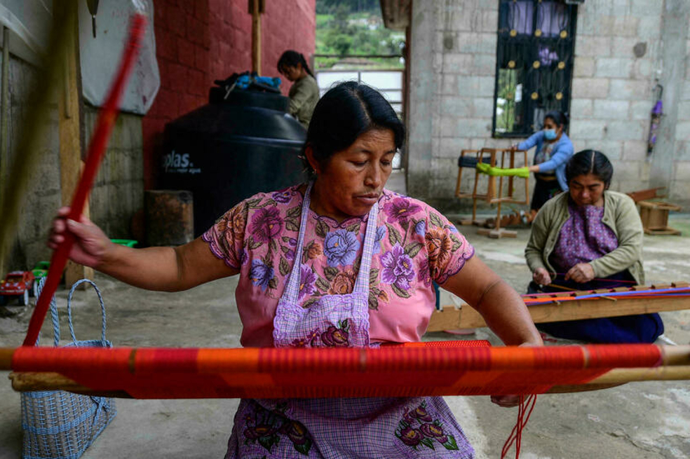 Indígenas mexicanas, en defensa de sus creaciones y contra la apropiación cultural