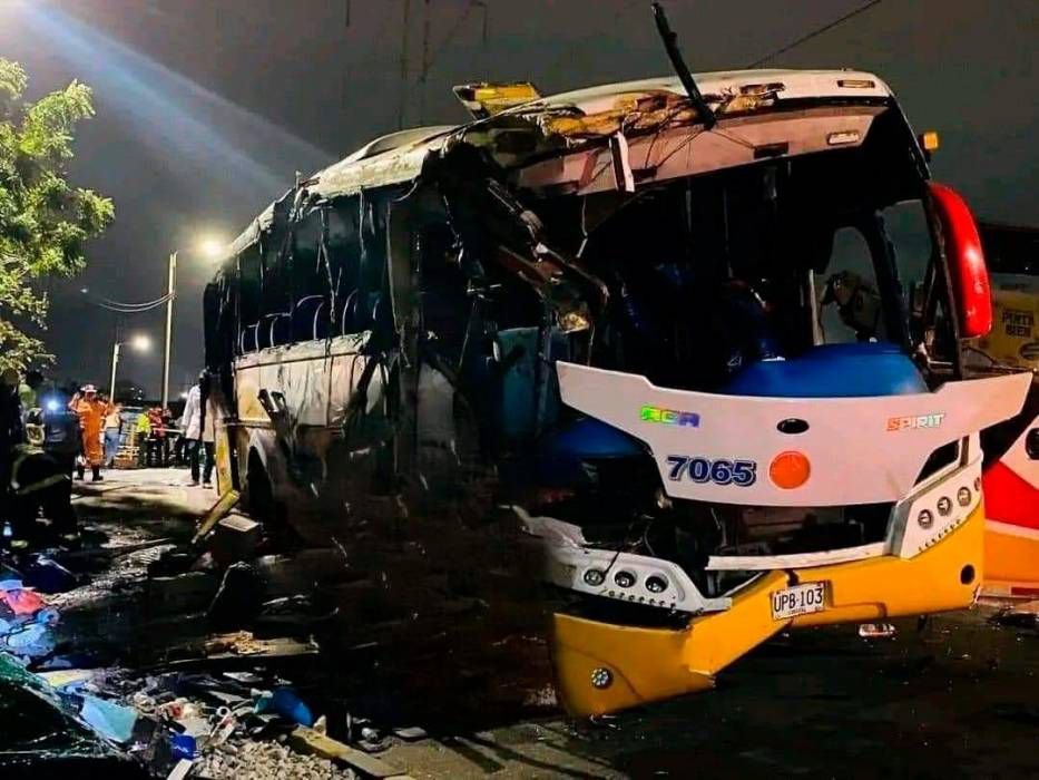 Accidente de un bus en Santa Marta dejó dos personas fallecidas y 35 heridas