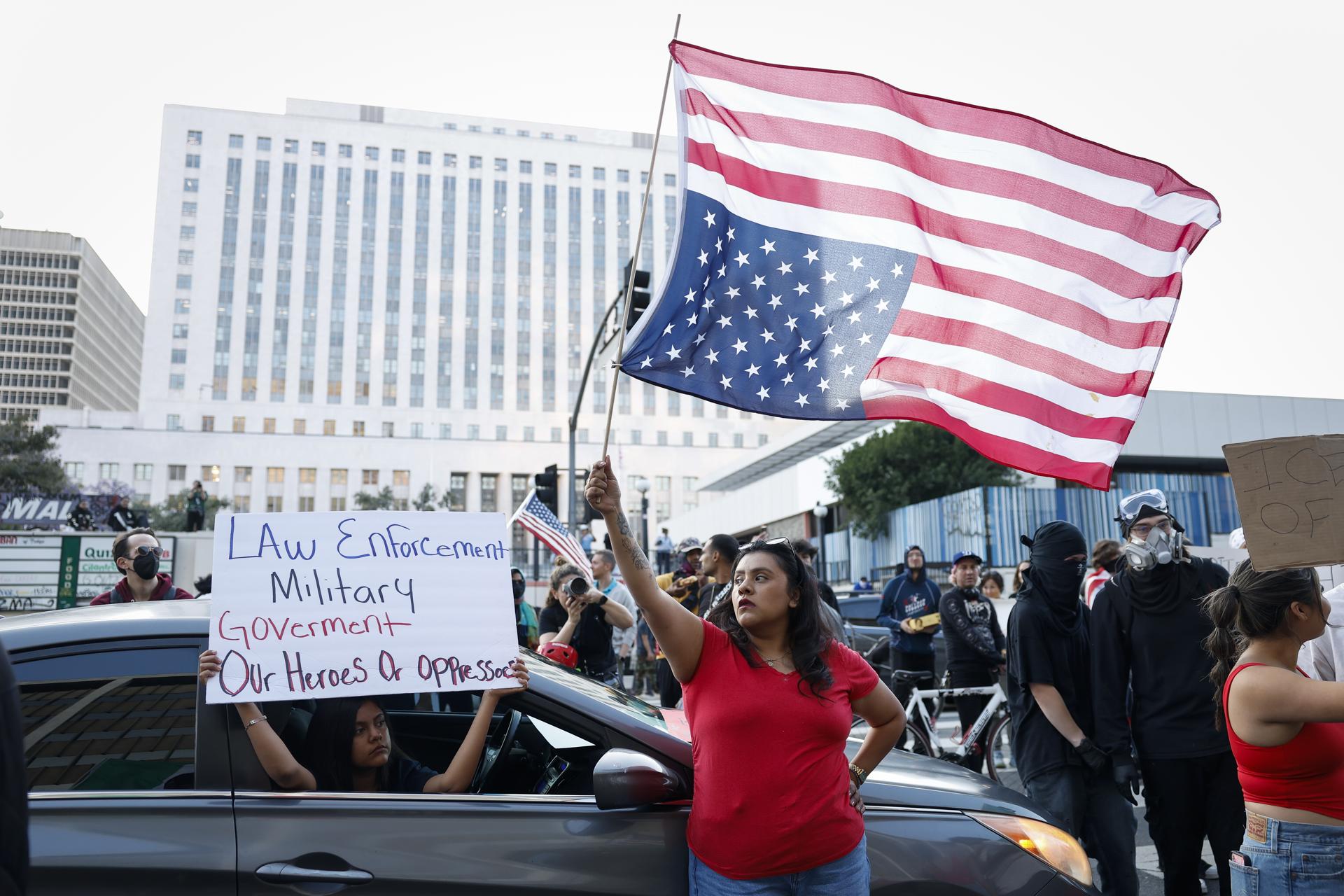 Redadas migratorias, protestas y soldados: una semana de crisis en California