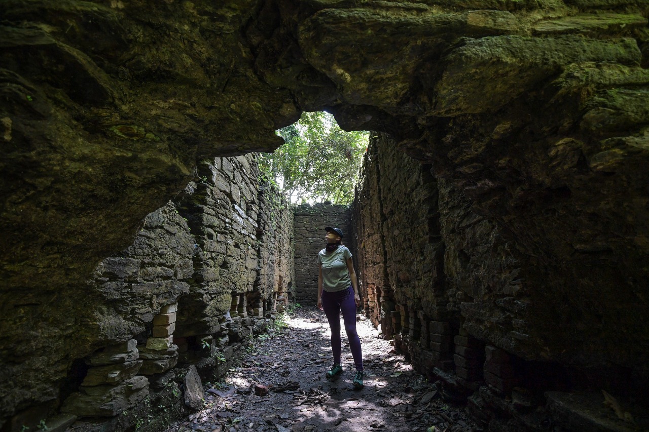 La ciudad perdida de Falan, en el norte del Tolima, también es un imperdible de su viaje por la Bogotá Región. Este lugar, escondido en el bosque tropical, está lleno de historia y aventura.
