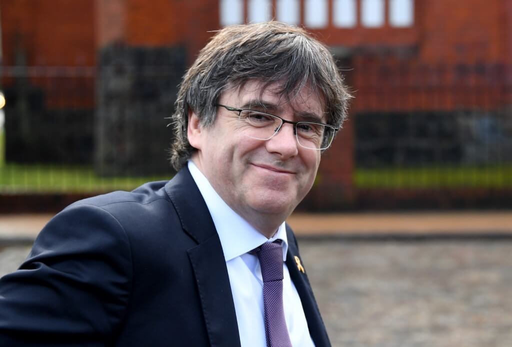 Puigdemont siguió adelante con referendo catalán a pesar de advertencias de la policía