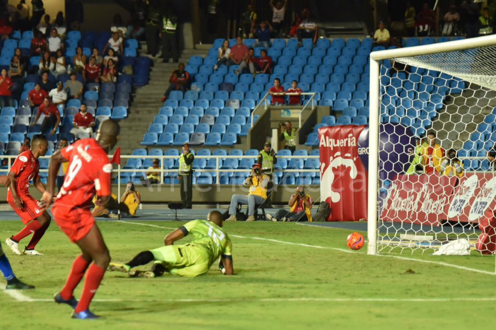 En un vibrante partido, América rescató un empate ante Alianza