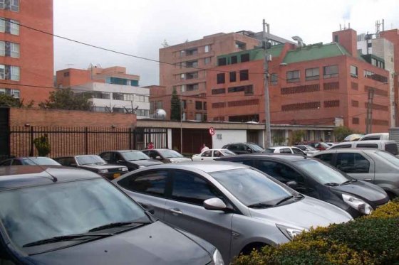 ‘Tatequieto’ de la alcaldía Petro a las tarifas de parqueaderos de Bogotá