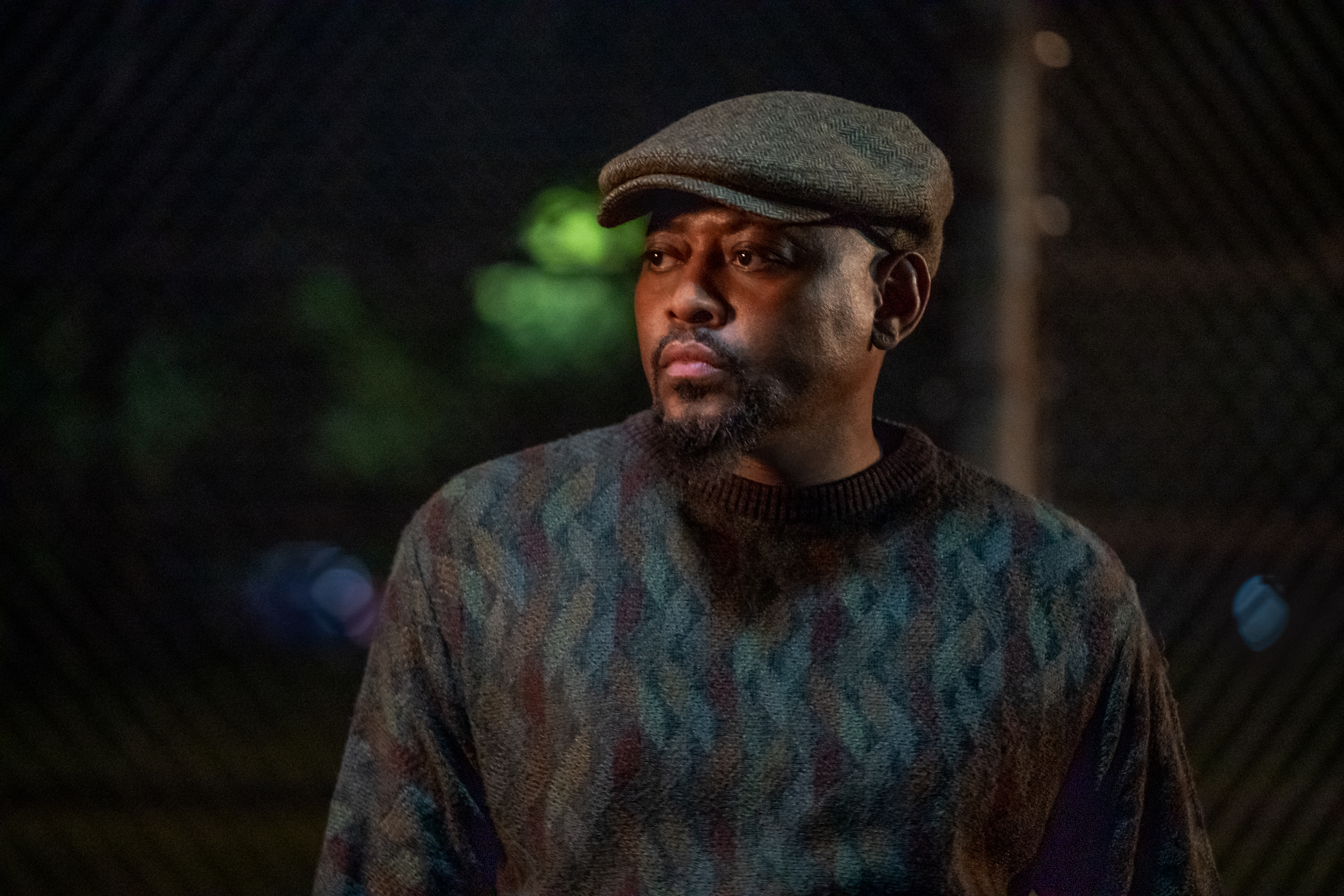 Omar Epps interpreta al sagaz, pero vulnerable detective Malcom Howard