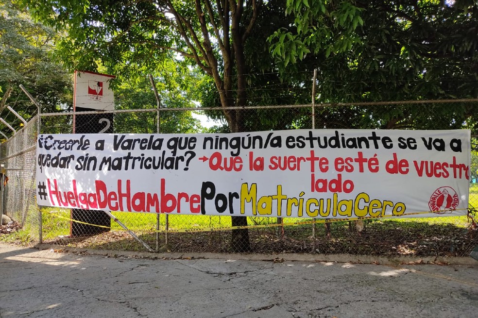 La huelga de hambre, explican los estudiantes de la institución, es indefinida.