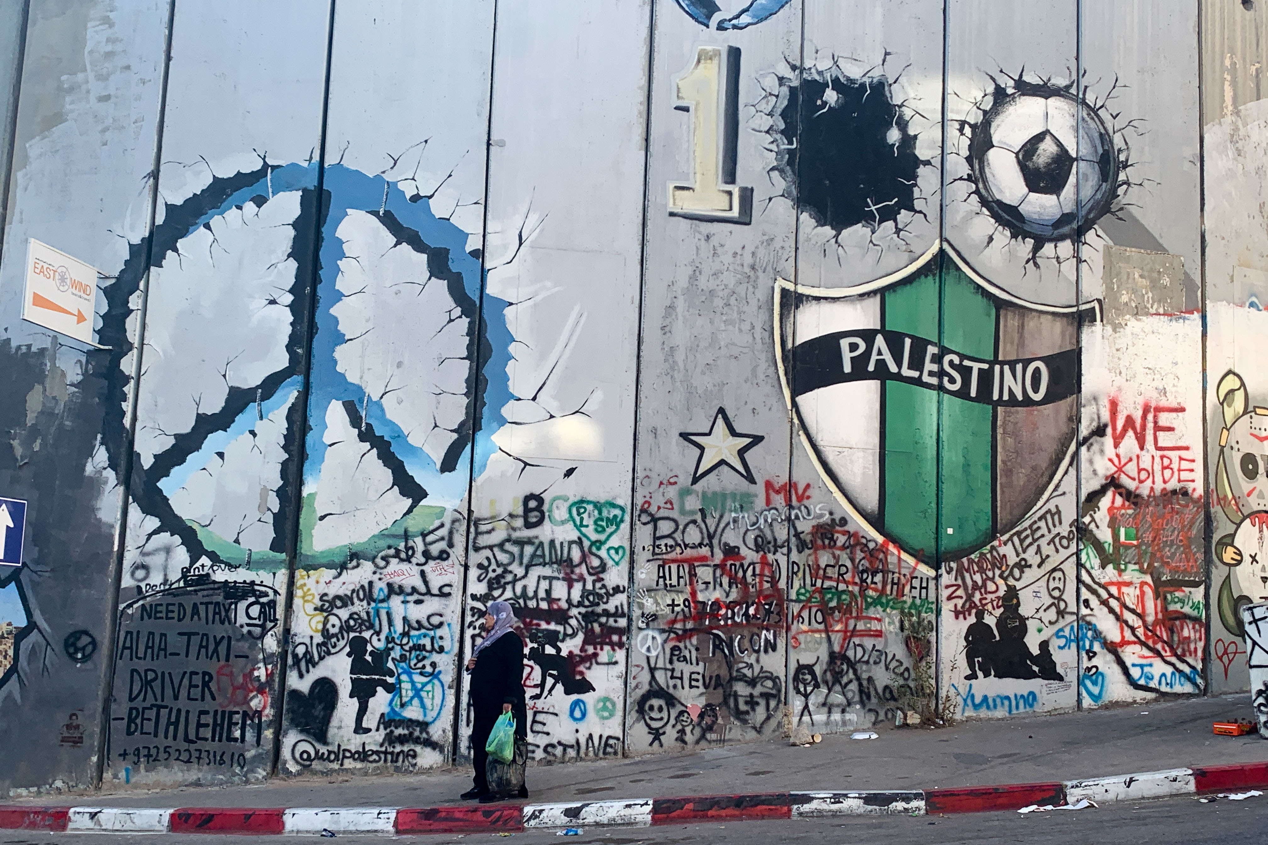 JERUSALÉN, 12/09/2023.- A 30 años de la firma de los Acuerdos de Oslo, israelíes y palestinos viven nuevos picos de violencia y radicalización que, según negociadores a ambos lados del muro, no hacen más que profundizar el deterioro de estas décadas y alejar cualquier posibilidad de diálogo o acercamiento. EFE/ Pablo Duer
