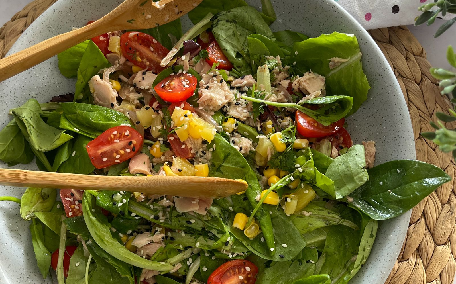 ¿Con ganas de ensalada de atún para el almuerzo?Aquí te enseñamos la receta