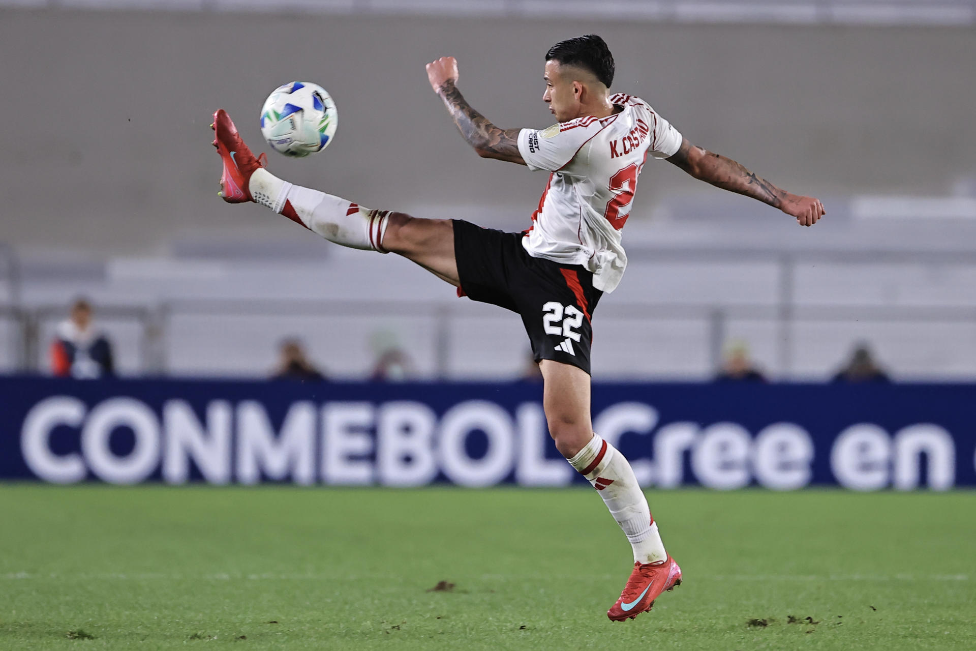 “Una máquina de errar pases”: críticas duras a Kevin Castaño en River Plate