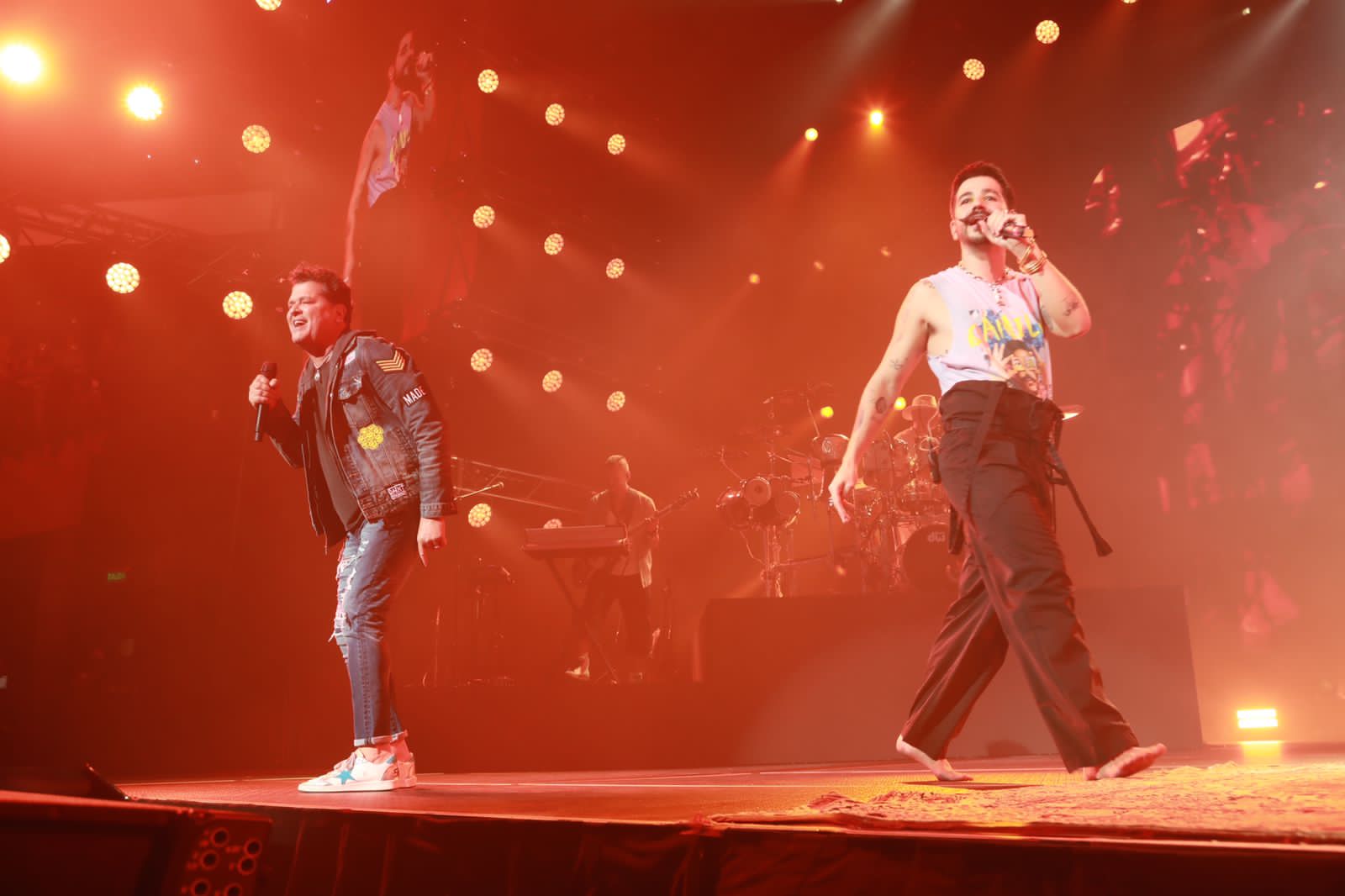 Camilo Echeverry pisó por segunda vez el Movistar Arena y brindó el primero de sus dos conciertos en la capital colombiana.