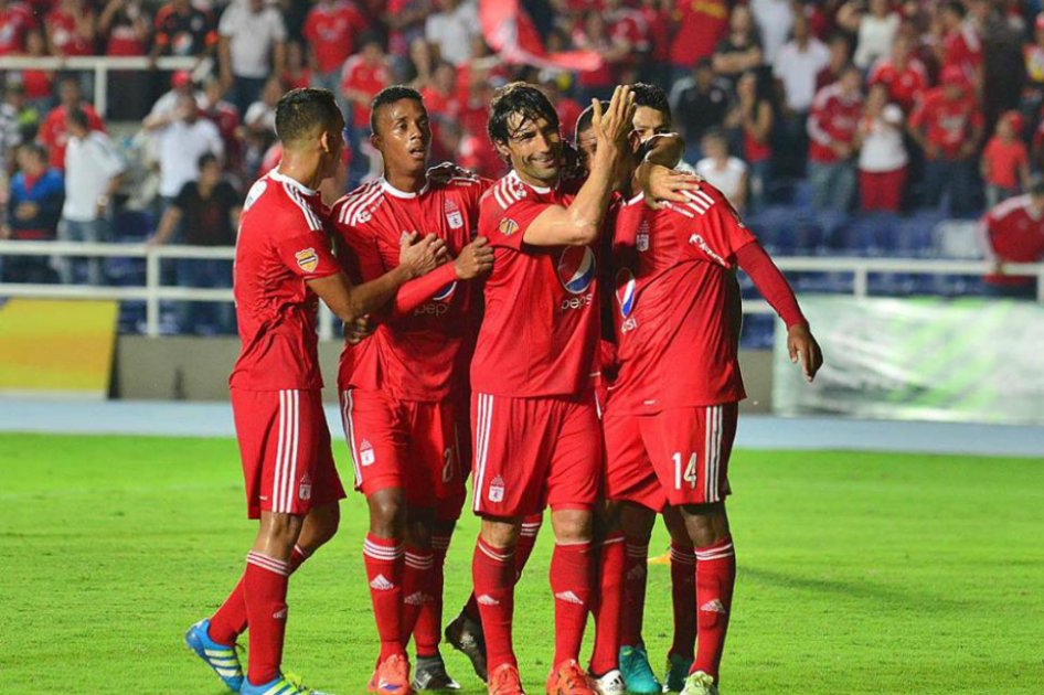 América venció 2-0 a Leones y ascendió al segundo puesto del Torneo Águila